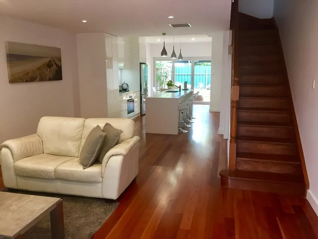 Chic Townhouse In North Adelaide Villa